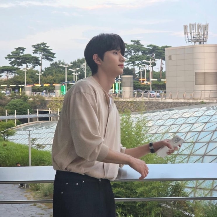  연하남 김재원 머리 남자 시스루 쉐도우 애즈펌 순록 스타일