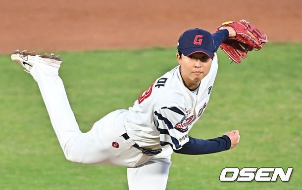 "이게 사람이 던지는 공인가?" 롯데 윤성빈, 9년 만에 터진 '진짜' 포텐셜