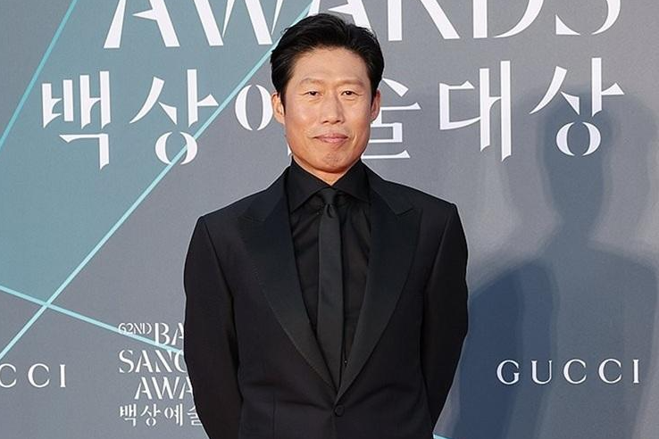 유해진·류승룡 결국 해냈다! 백상 대상 동반 수상 눈물