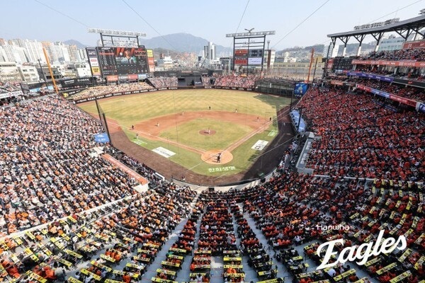 한화 매진율 99.9% 300만 관중 돌파, 숫자 하나가 KBO 흥행 구조의 변화를 그대로 드러냈습니다