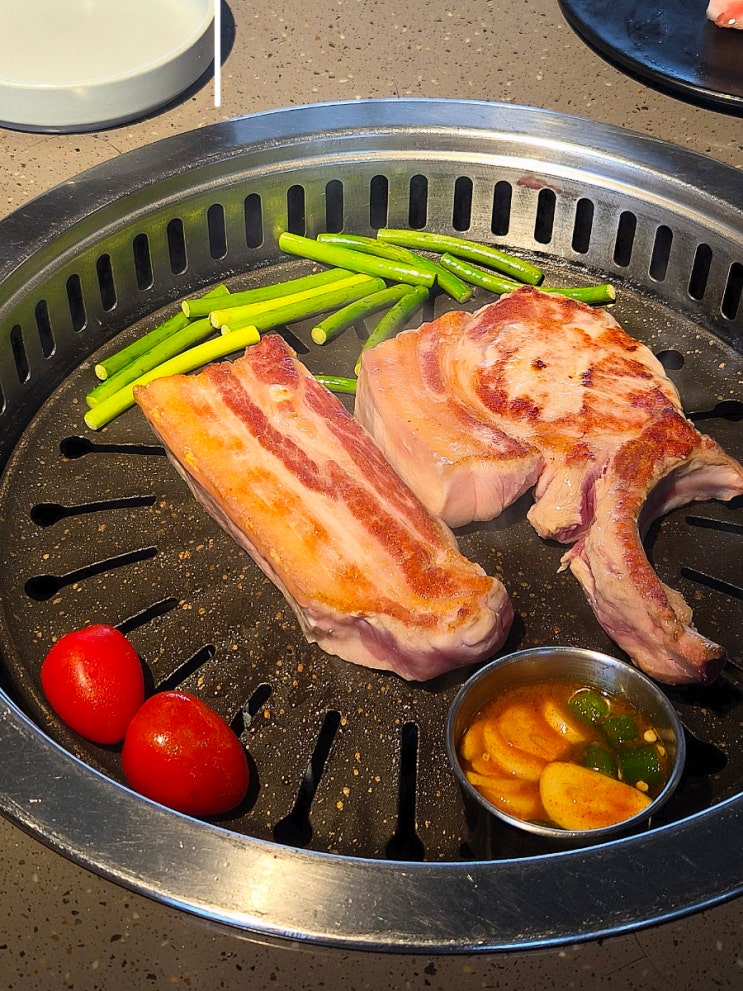  제주공항근처맛집 '오직흑돼지' 데이식스 추천 흑돼지 돈마호크 맛집