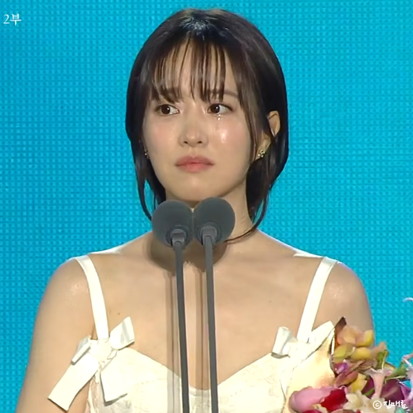 Who is the Stand-in for Actress Park Bo-young's Acceptance Speech that Made Everyone Cry? Winner of Best Actress at the 2026 Baeksang Arts Awards...