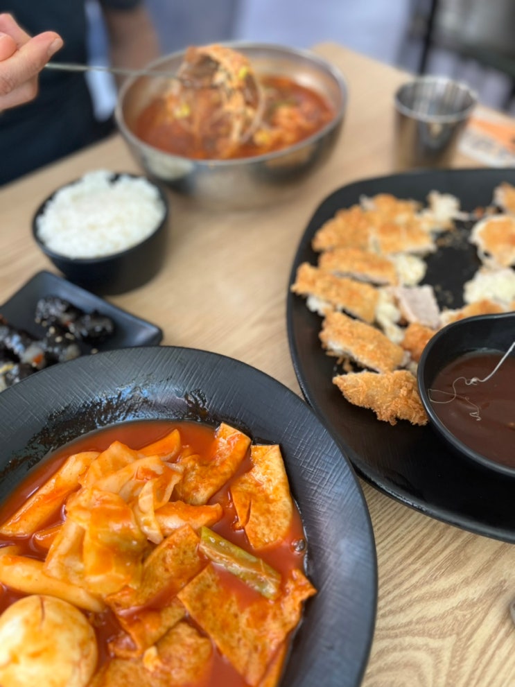  전민동 점심 맛집 엄마김밥 본점에서 꼬마김밥, 치즈돈까스, 육개장, 떡볶이 먹방 후기