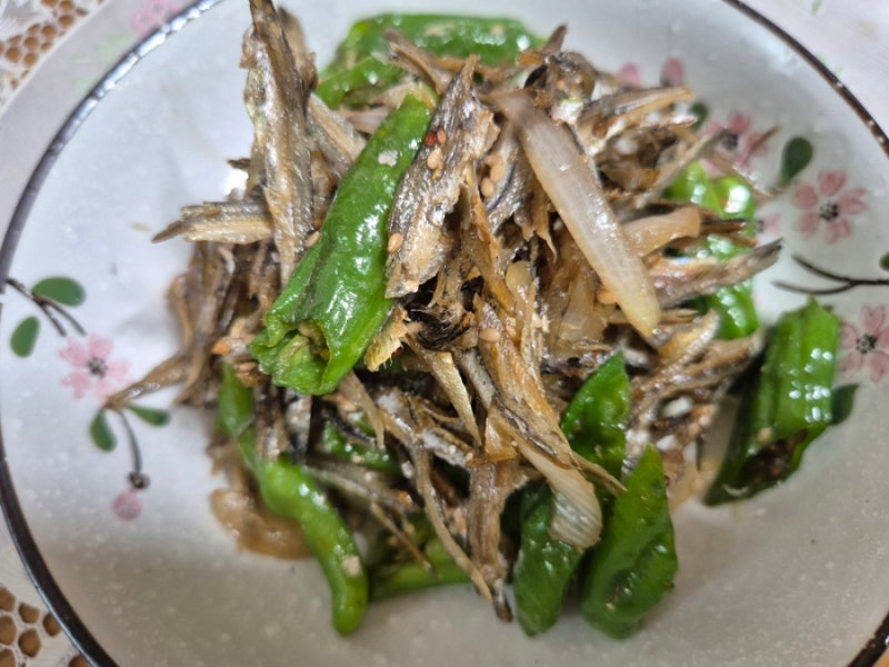 밥반찬으로 굿 큰멸치볶음 꽈리고추멸치볶음레시피