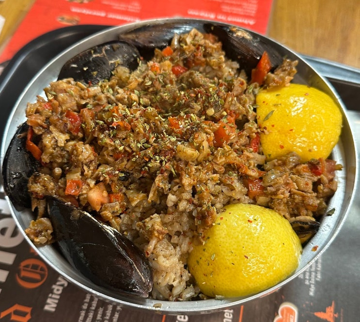  이스탄불 맛집 홍합밥 Midyeci Ahmet Akaretler