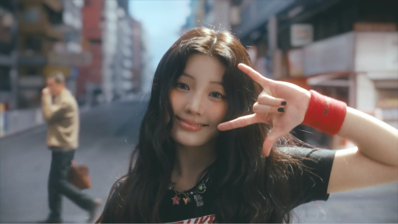 ILLIT(아일릿), 'It's Me'로 완전히 다른 얼굴!테크노로 쓴 '아일릿 코어'의 진화