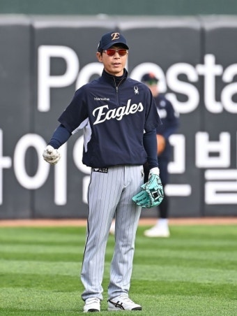 “삼성 땐 발차기 논란, 지금은 한화 코치”…김재걸 향한 독한 비판 폭발 “팀 흐름 망친다....