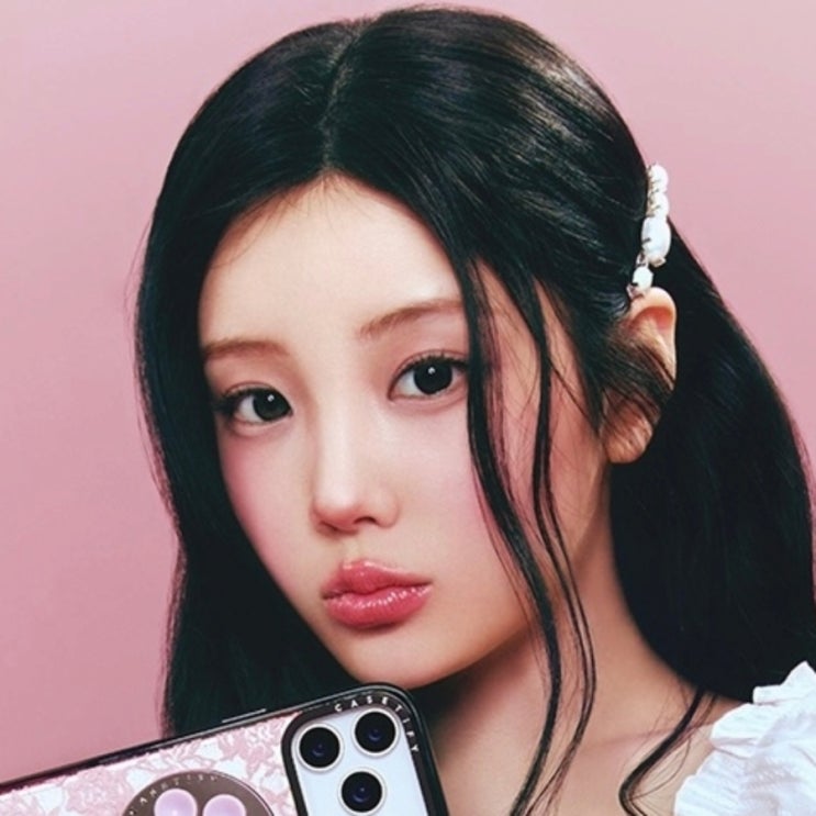  아일릿 원희 들자마자 반응 터진 케이스티파이 미러케이스