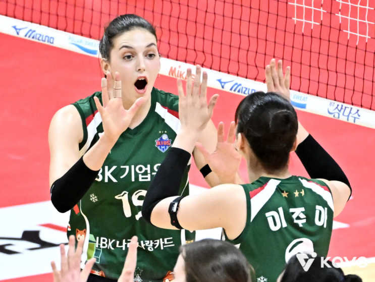  17.9% 도박 대신 '상식' 택한 기업은행, 빅토리아와 동행 이어간다