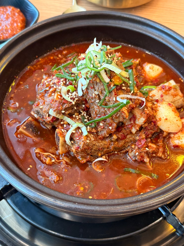  월요일엔 뼈가 쏙! 감탄 나오는 구미 점심 맛집 금오산갈비찜엔탕