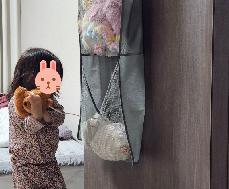 문걸이 투명 인형 정리함 깔끔하게 아이 방 정리하는 법