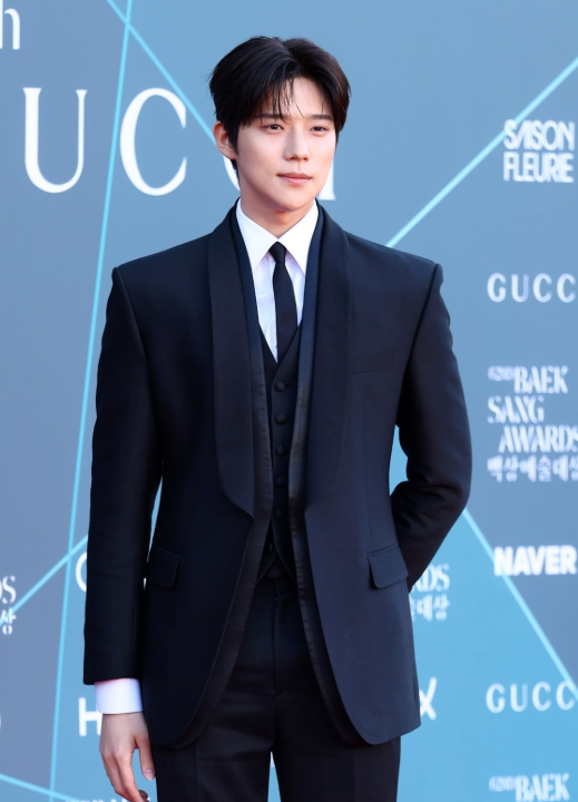 'SM엔터상' 인증? 문상민, 190cm 기럭지에 담긴 처연+청순 수트 핏 공개
