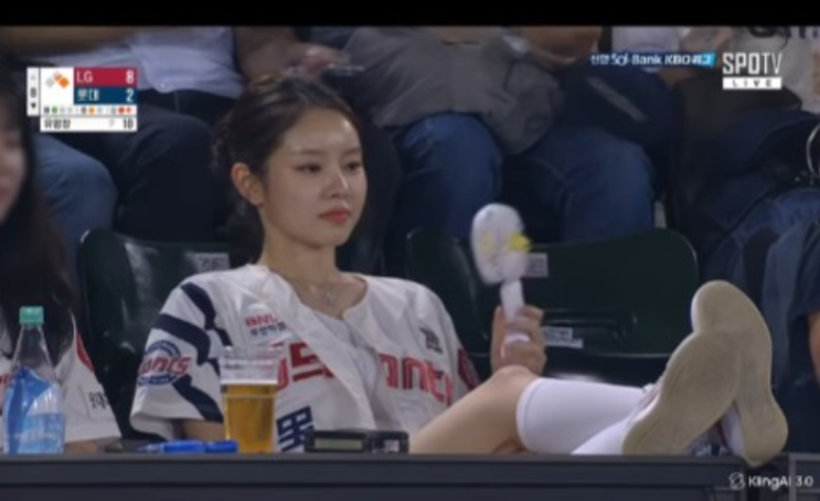  야구장 빌런 등극할 뻔한 맹승지 알고 보니 가짜?! AI 영상의 놀라운 반전