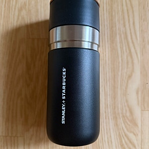 스타벅스 SS 블랙앤골드 스탠리 보온병 500ml