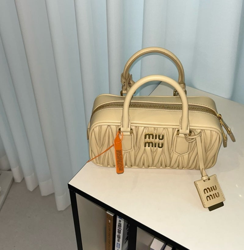 [miumiu] 미우미우 마테라쎄 아르카디백 구매 후기 + 리뷰/내돈내산/코디팁/장원영가방/사이즈