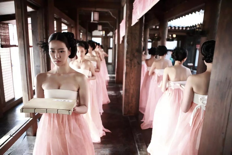 Movie 'The Treacherous': Character Introductions, Lim Ji-yeon and Lee Yoo-young's Acting. Set Against the Background of King Yeonsan and the Jungjong Coup. A Recommended Historical Drama.