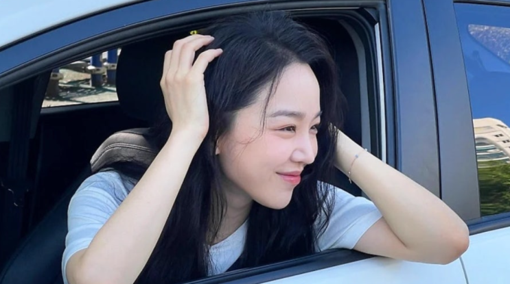   배우 신혜선의 반전 애마?! 10년 넘은 기아 프라이드를 고집하는 이유