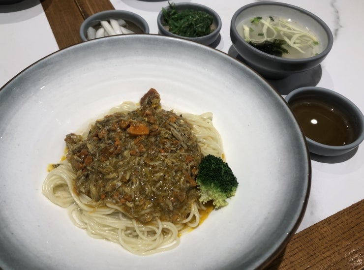 중국 상하이 인민광장 게살국수 맛집 , 아침식사로도 좋은 현지인 식당 Chansan Chixie Fenxiaolong