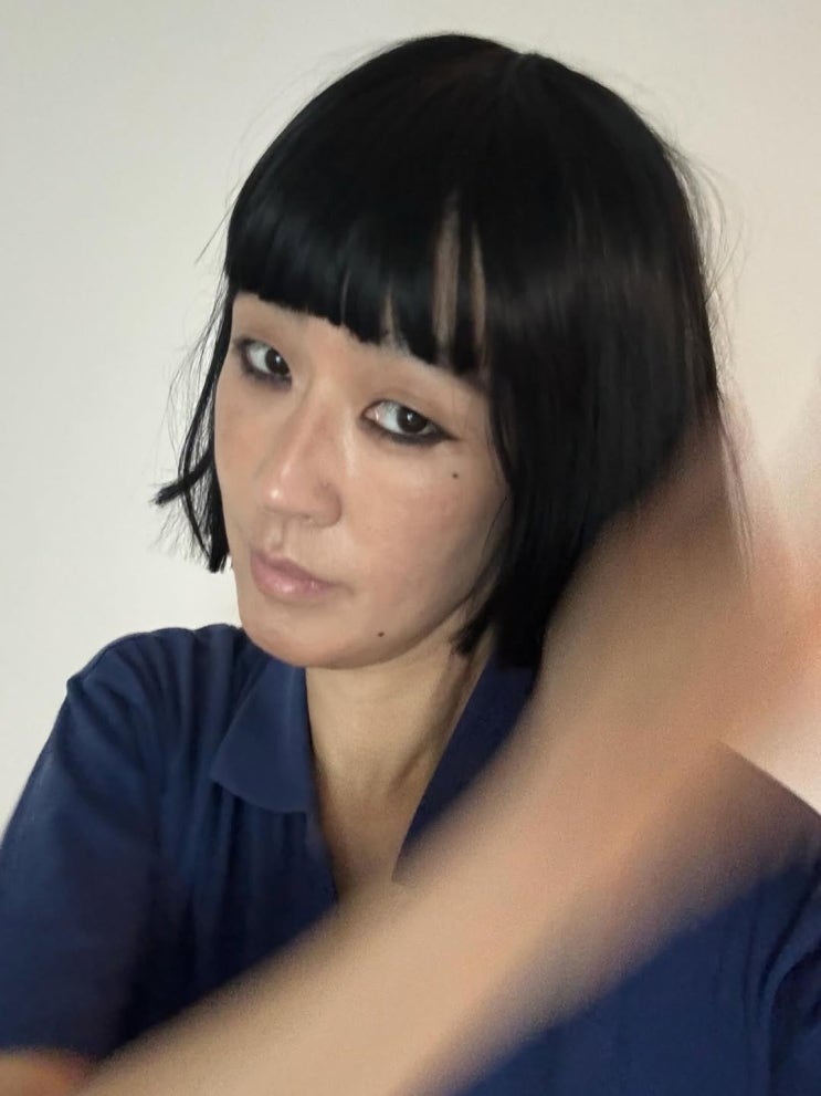  폴로 피케 티셔츠의 대명사 라코스테 입고 홍진경, 파라오 변신 주근깨 화제