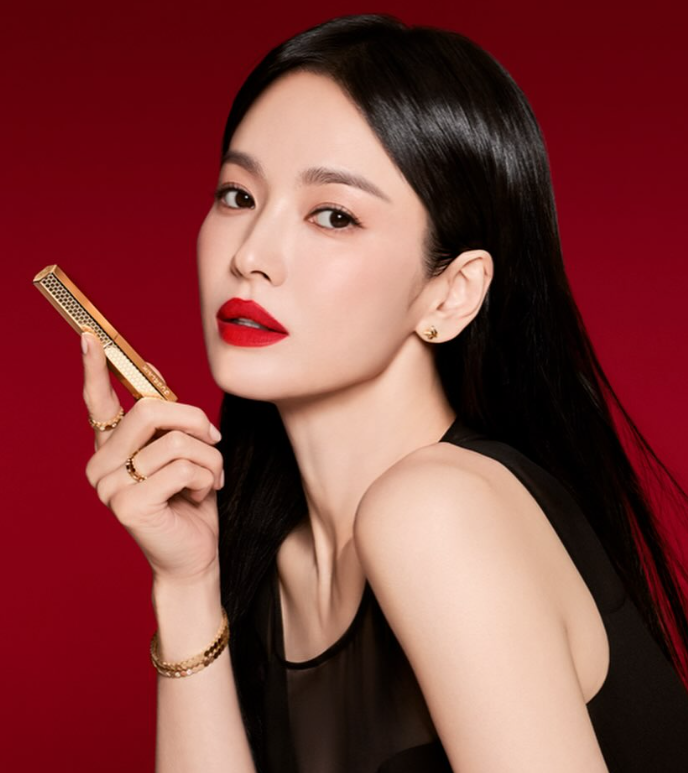"누가 봐도 진짜 뷰티 여신 아냐?" 송혜교 겔랑 압도한 강렬 미모