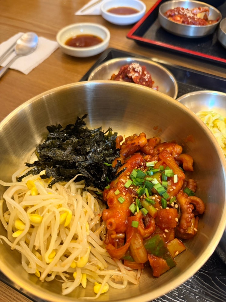 [인사동 맛집] 겉바속촉 미나리 전과 찰진 솥밥의 조화, '토방' 주말 방문 후기 (feat_소화 시킬 겸 인사동 쌈지길도 가보세요~)
