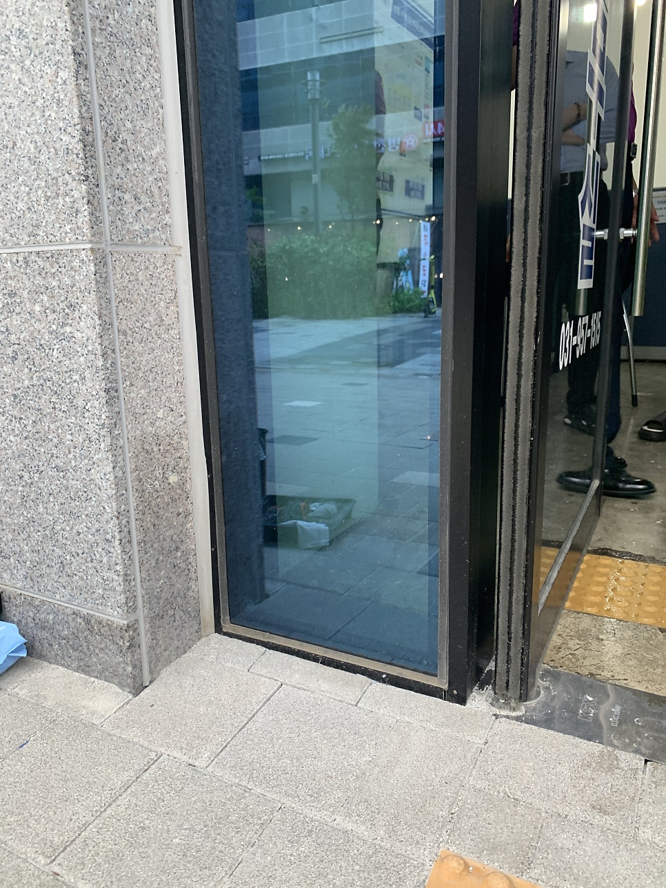하남 유리타공 시공, 에어컨 배관 이중유리 타공으로 깔끔하게 해결
