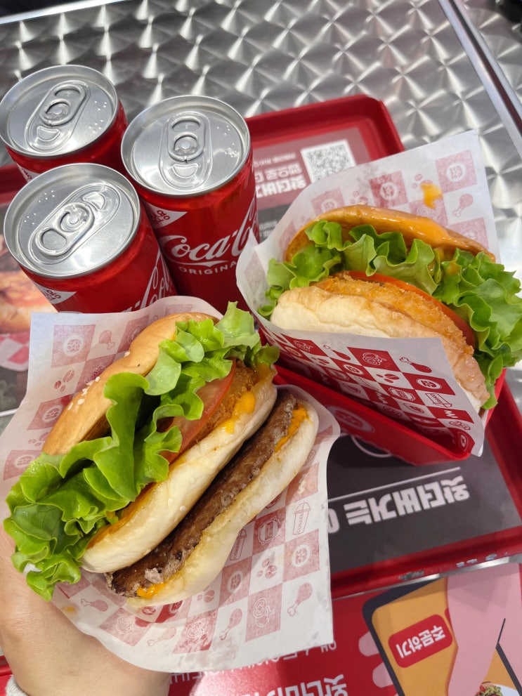  구미산동맛집 수제버거 왓더버거 코카콜라 신메뉴팩 키링까지