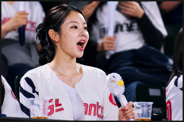  테이블 위 발 올리기 맹승지 AI 영상, 1200만 야구팬 분노한 이유