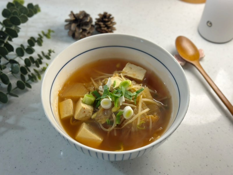 김치 콩나물국 끓이는 법 시원한 김칫국 레시피 간단 아침 국 요리
