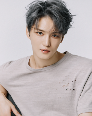 김재중 입양아 출신 숨겨진 사연, 친모 논란부터 재산 200억까지
