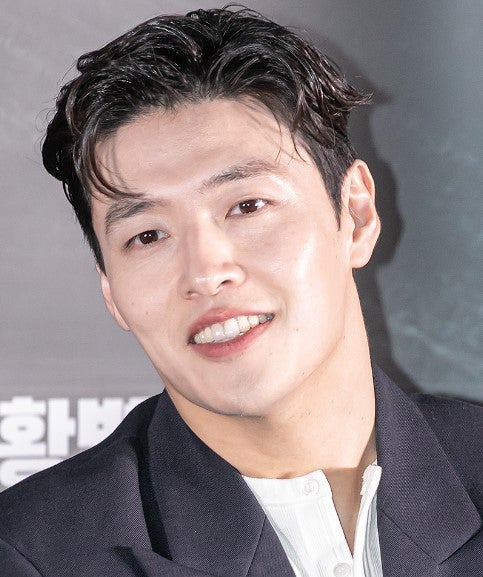 잘생긴 청년에서 연기파 배우로…강하늘이 증명한 성장의 방식