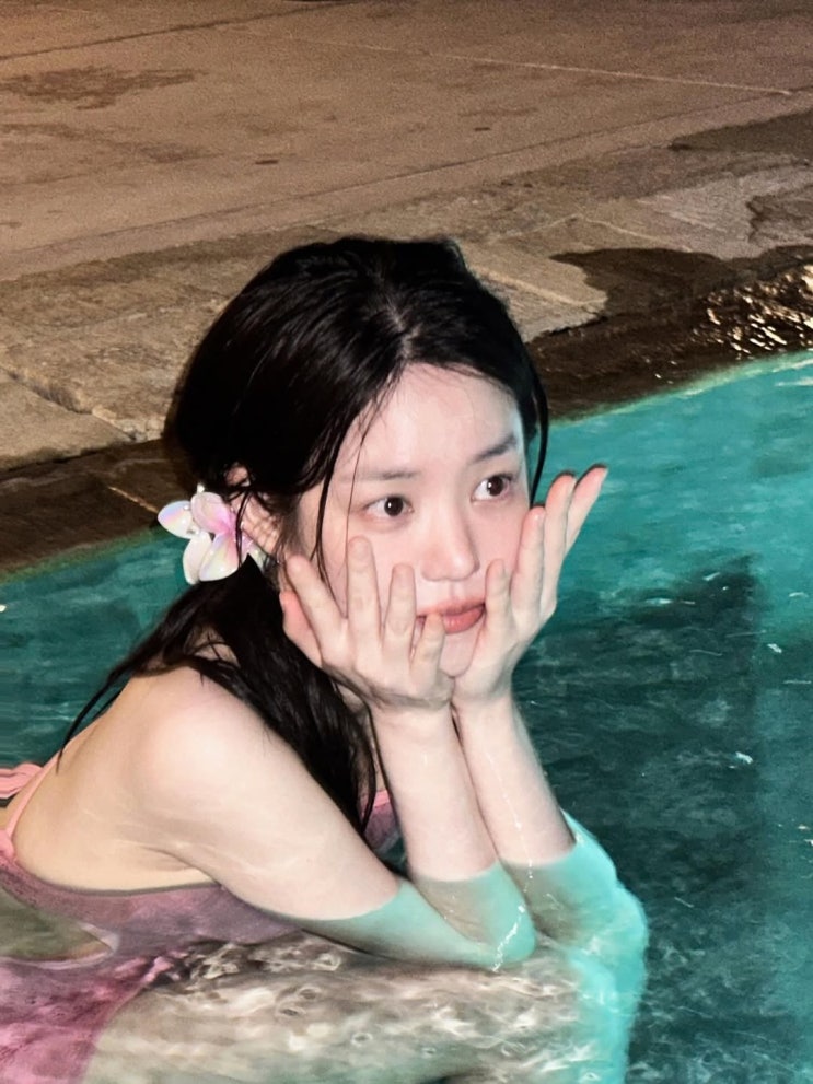  이유비 최신 화보 라고 해도 믿을만큼 발리 홀린 독보적 수영복 자태