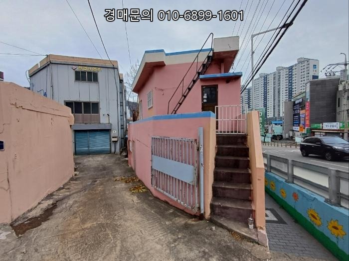  부산광역시 사하구 감천동 823, 넓은 면적의 공장과 주택·점포 복합 경매! 황금 같은 부동산 투자 기회 포착 2024-5135