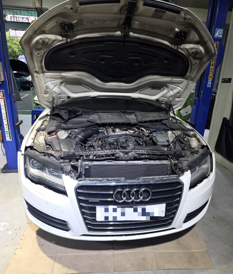 아우디 A7 3.0 TDI 엔진오일 누유 · 냉각수 부족 경고등 오일필터하우징,워터펌프 교환