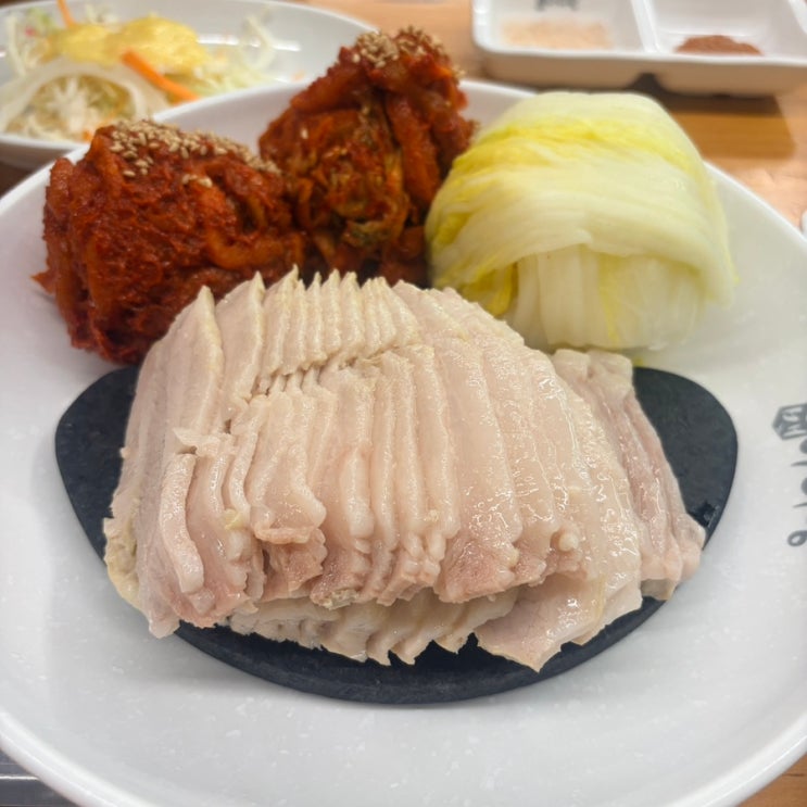  잠실새내 보쌈 맛집 / 대한민국 최초 가브리살 을 사용한 보쌈맛집 [ 박만배아리랑보쌈 잠실새내점 ]