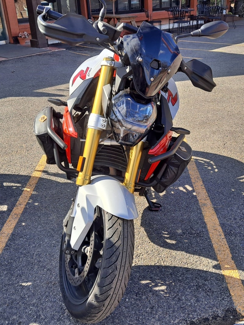 오토바이 비교 가와사키 Z900 vs BMW F900R, 야생마와 모범생?
