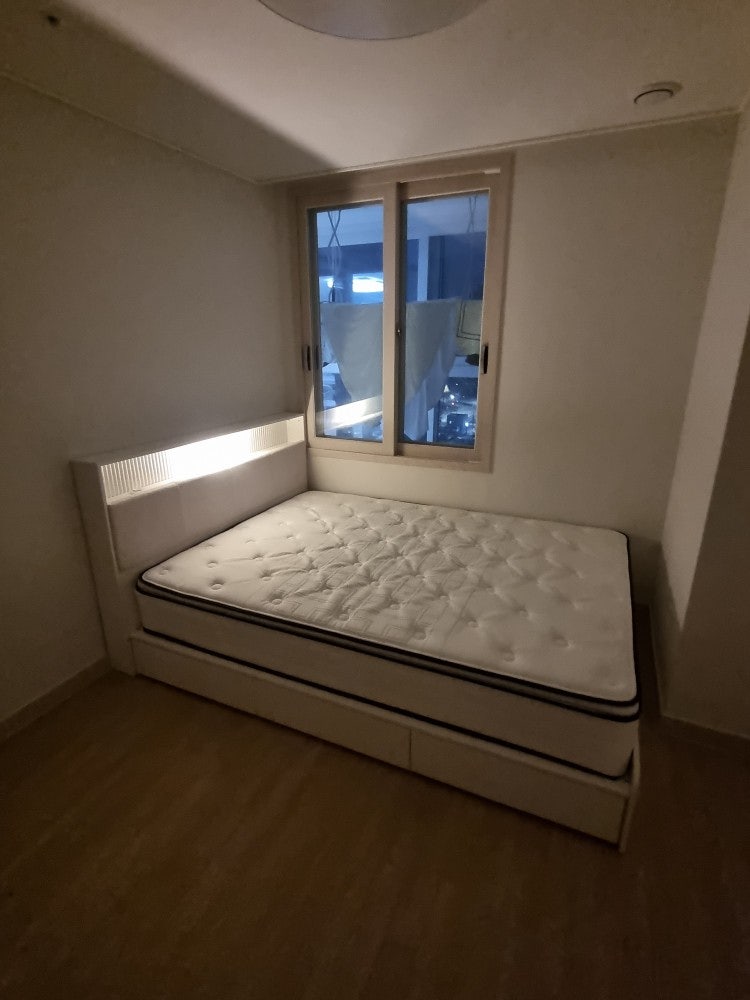 자취 신혼 부부 내돈내산 필수 가구 추천 씰리 매트리스 침대 프레임 화장대 식탁 테이블 렌....