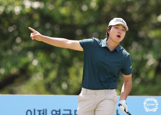 "첫 우승 길목에서 윤이나와 정반대의 길을 택했다" 김지수 2벌타 자진신고