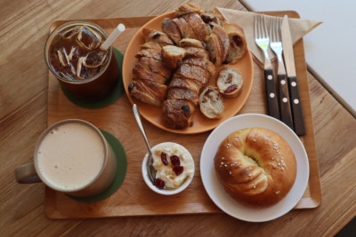 햇살 가득한 부산교대빵집 카페고온 : 겉바속촉 부산소금빵 맛집
