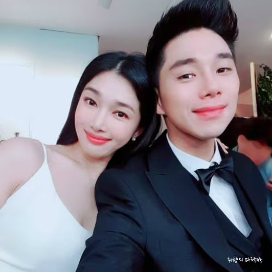 "45살 여배우, 11살 연하 남배우과 결혼?!" 모두 놀라게한 인연의 주인공 여배우