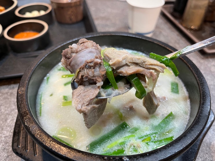뜨끈하고 구수한 고기육수가 매력적인 마선생얼큰국밥 대구이곡점