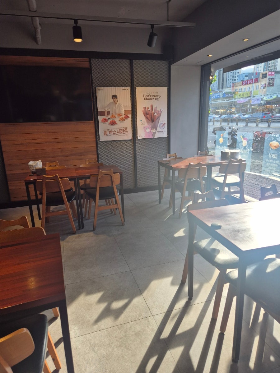 교촌치킨 산본역점 사진 3