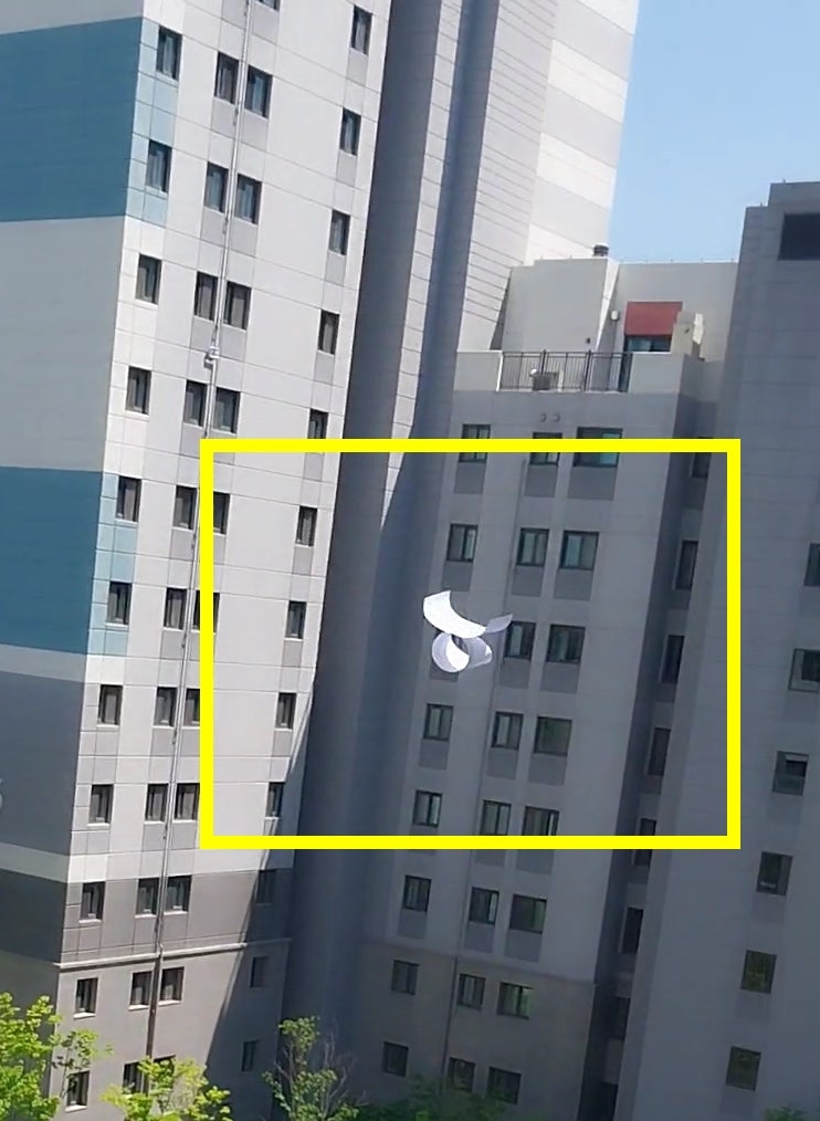 11층에서 날린 종이비행기, 24층 하늘을 넘다. 직접 날려보고 감탄, 높이 오래 나는 종이비행....