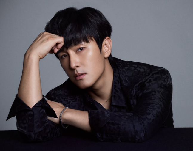 김동완 SNS 중단 선언.논란 이어진 소신 발언 끝에 결국 소속사 관리 전환