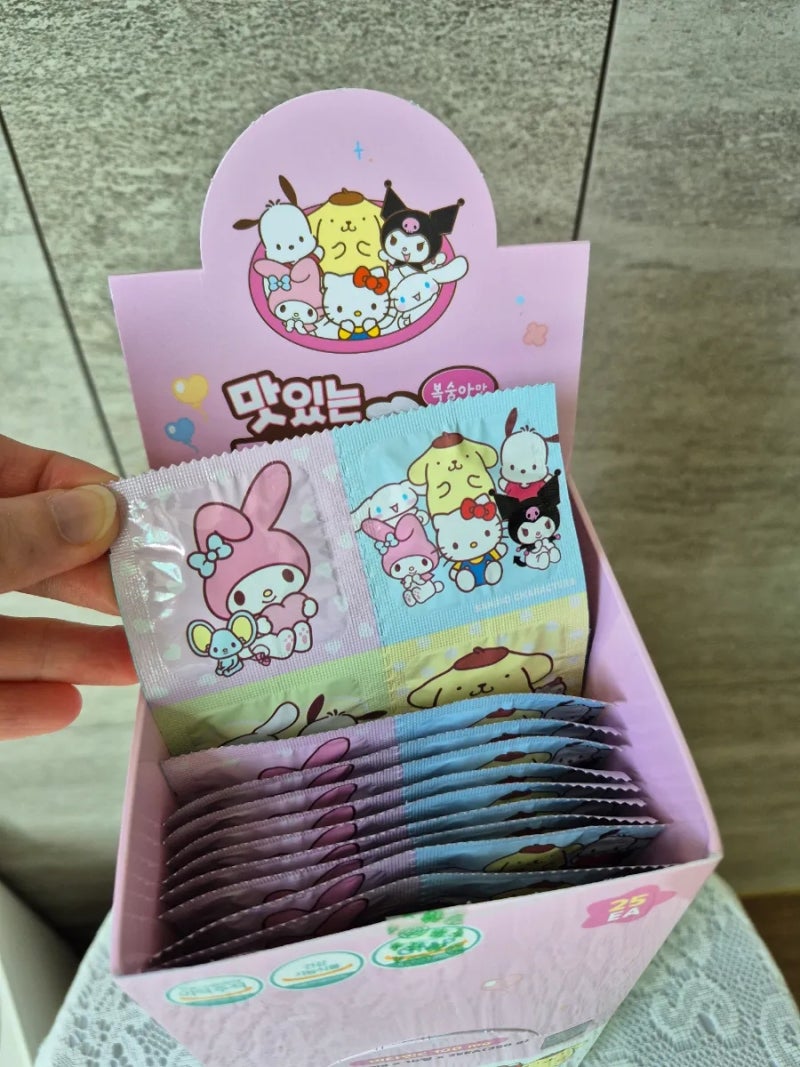 아이들이 좋아하는 산리오 캐릭터가 그려진 - 아텍스 맛있는 키즈비타민 350g, 250정