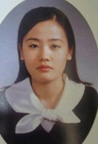 "예쁜 게 죄야?" 학창 시절 질투를 딛고 독보적인 여배우가 된 그녀의 정체