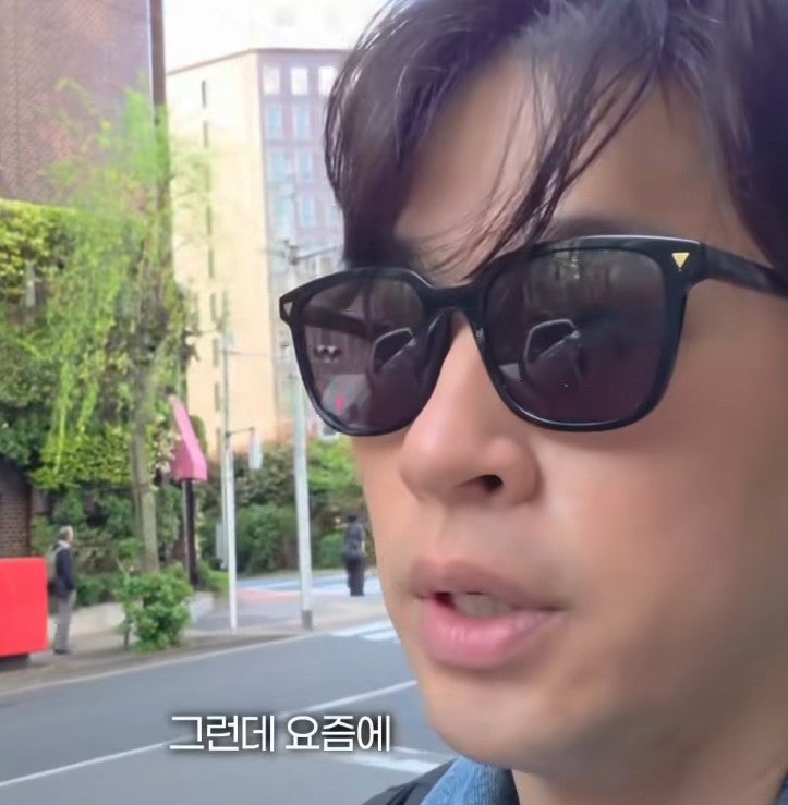배우 박정민 연남동 책방 오픈 화제 직접 고른 책까지