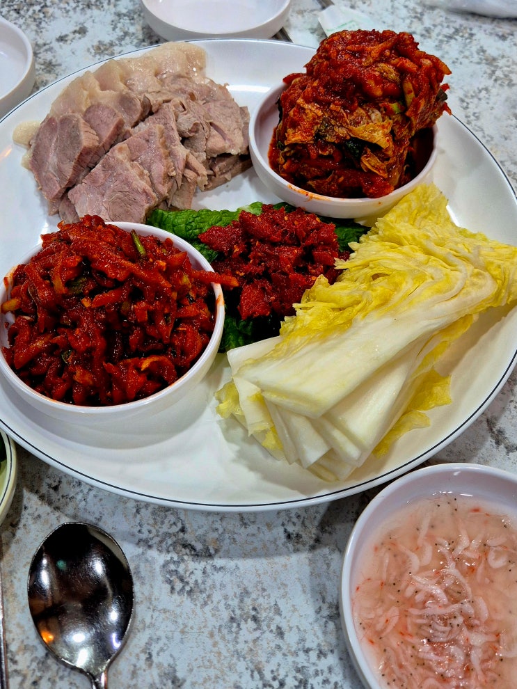  농부보쌈 국내산 재료로 맛있는 집