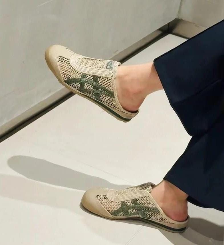 여자운동화 추천, 요즘 왜 뒤가 없을까, 신고 벗기 편한 뮬 스니커즈 4가지 추천. 아식스 · 아....