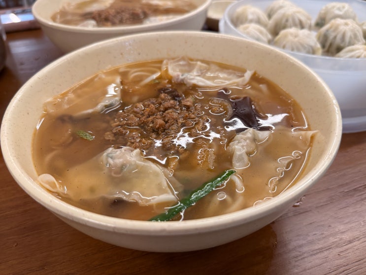  [명동 근본 맛집] 본점 공사 중? 걱정 마세요! 신관에서 만난 인생 칼국수와 마늘 김치의 근본 조합 